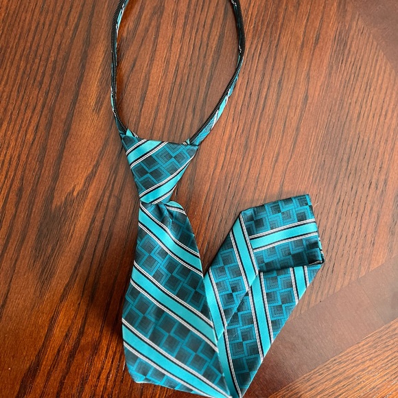 Newberry Boy Tie, Teal in color, Zip-up tie, EUC - Picture 6 of 9